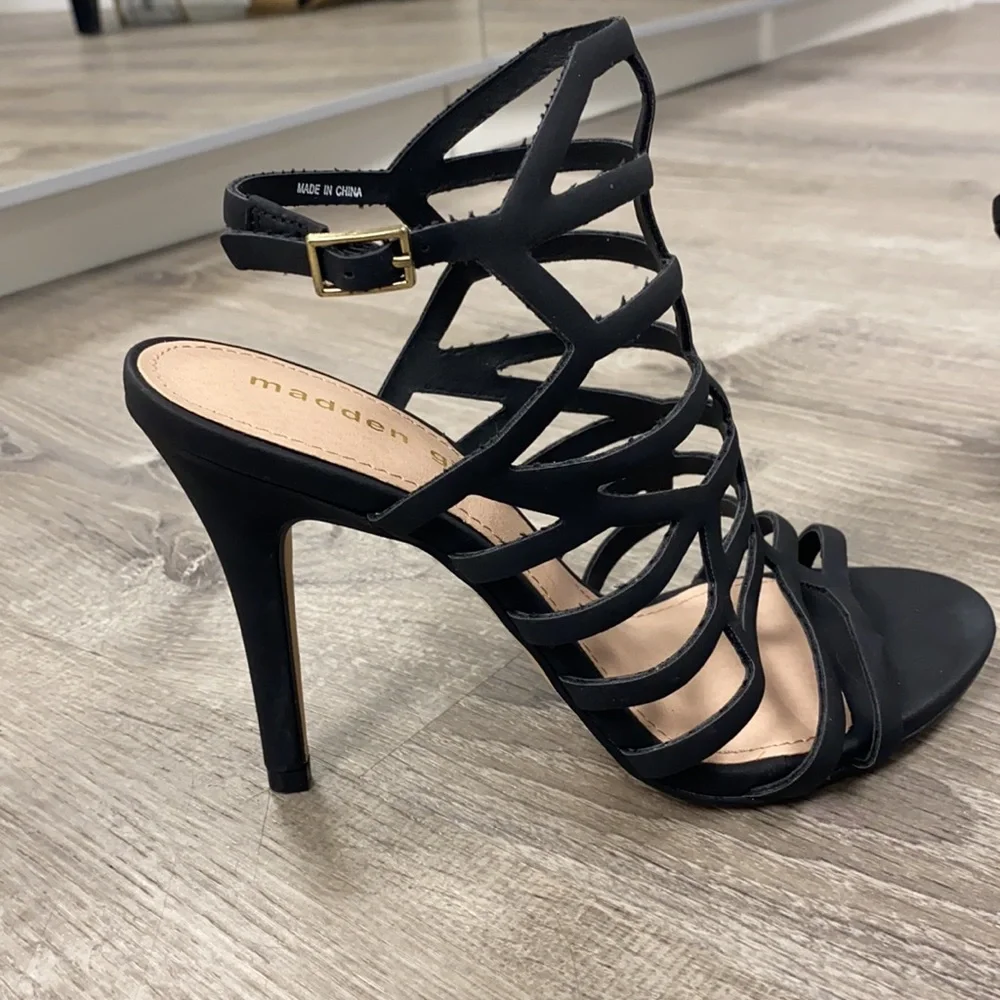 Madden girl cages heel - Picture 4 of 8